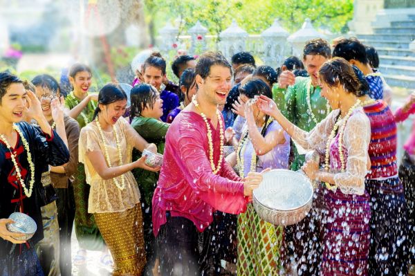 Tailândia: Songkran - Água sagrada, tradição viva