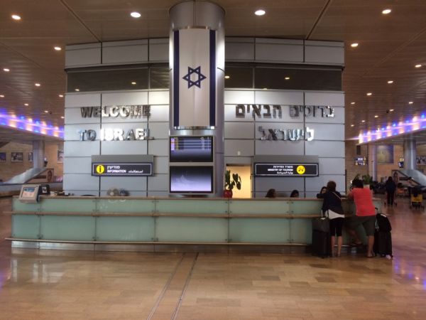 Zona exclusiva para testes PCR de grupos no aeroporto de Tel Aviv
